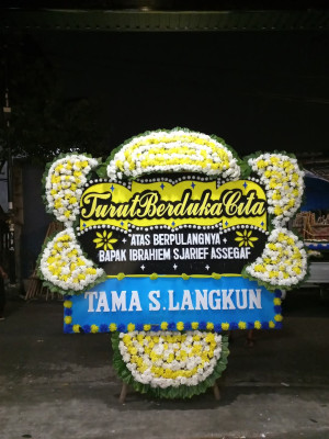 Papan Bunga Duka di Gending